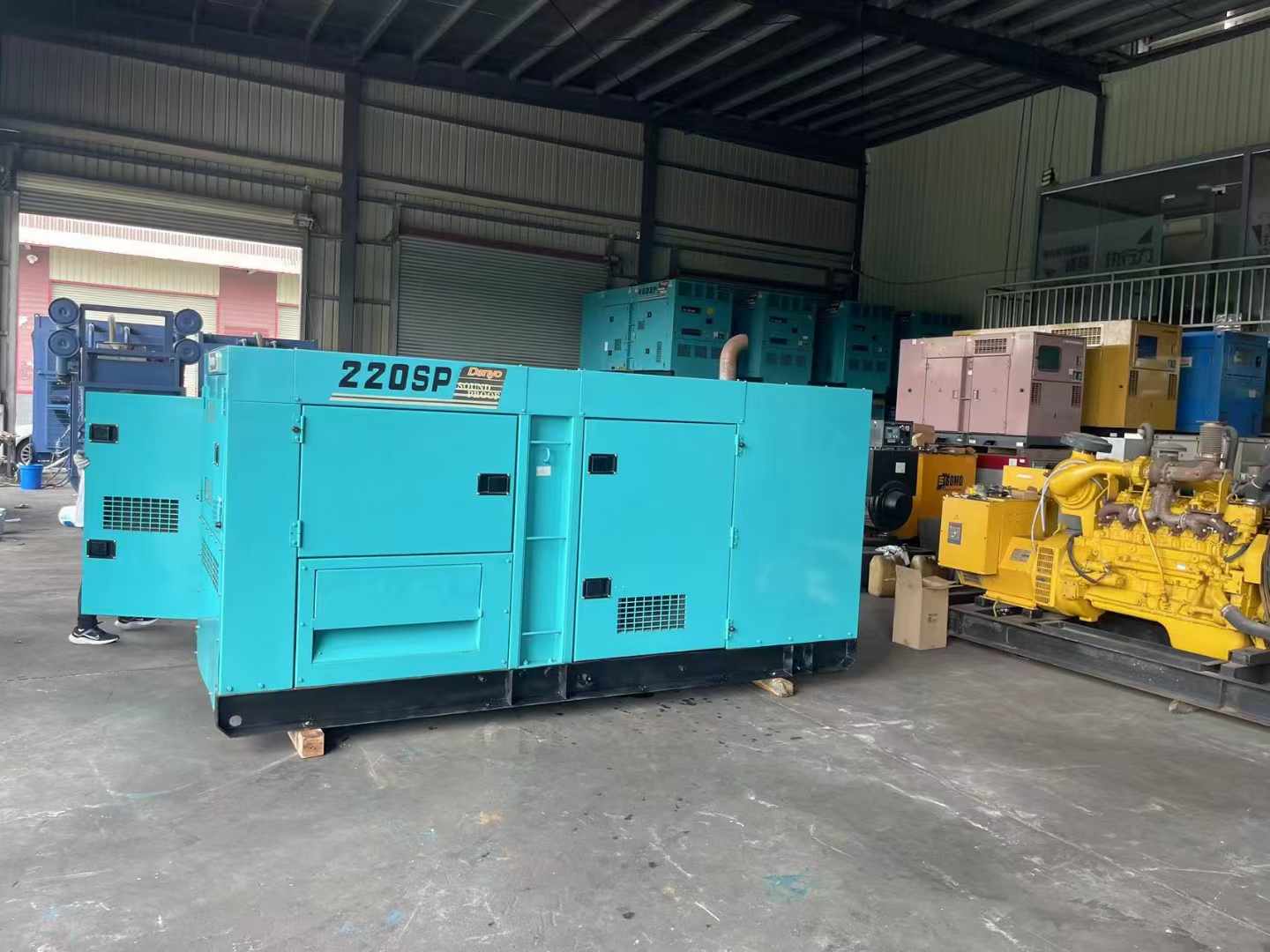 汕头柴油发电机组长期不间断运行时，如何监控其温度和压力？