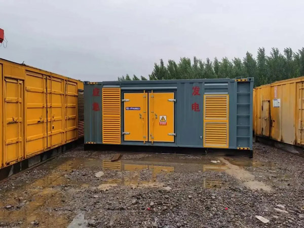 汕头柴油发电机如何判断干式空气滤清器是否需要更换？