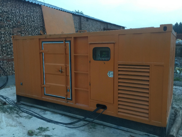 汕头发电机组长期使用中，电缆线的敷设路径有哪些要求？